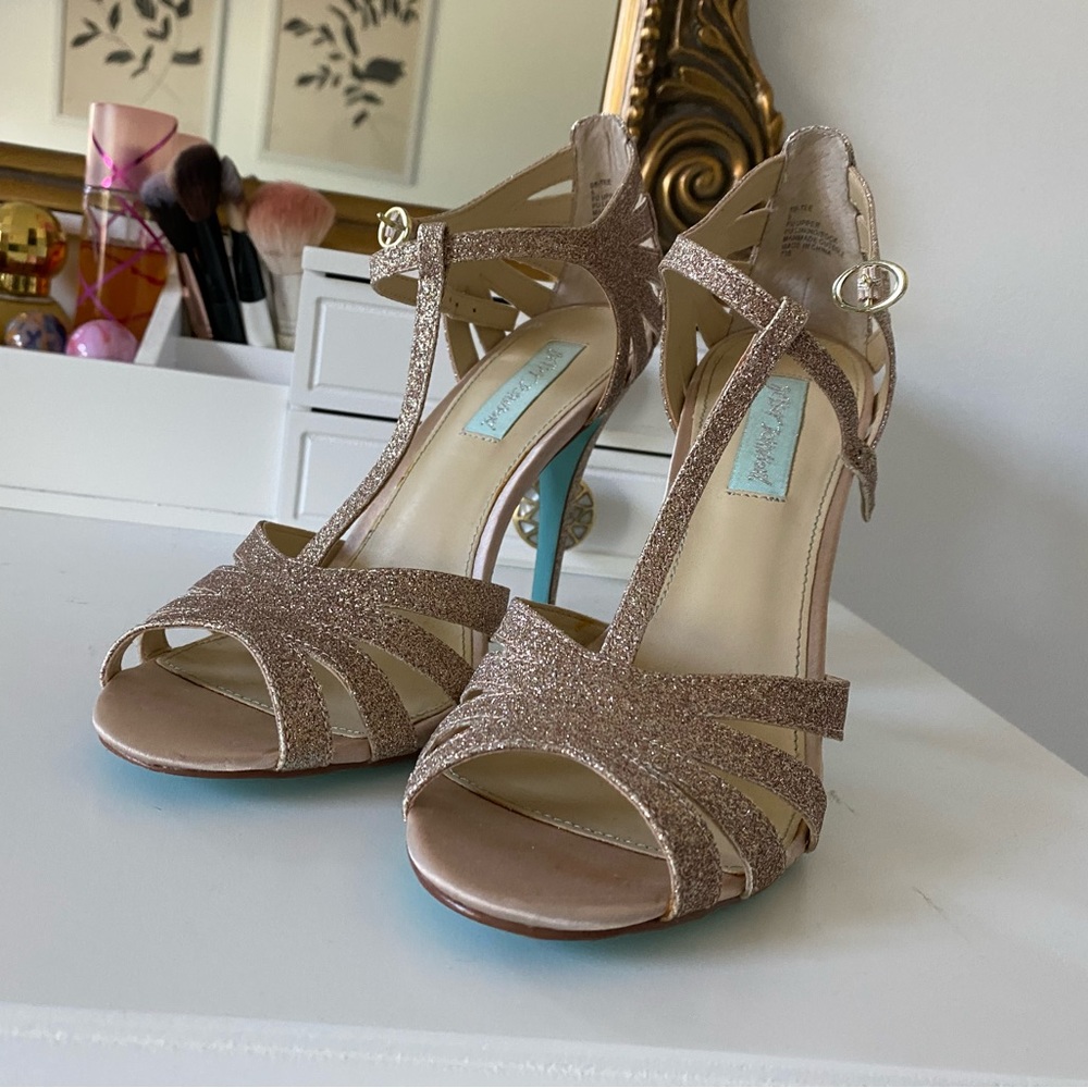 Blue by Betsey Johnson Tee Champagne Glitter Dress Sandals Size 9